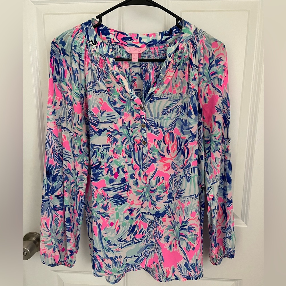 Great condition Lilly Pulitzer Elsa Silk Blouse. Size Small